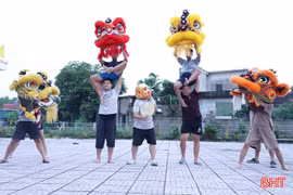 Các đội múa lân ở Hà Tĩnh tất bật "vào mùa"