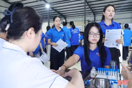 Ngày hội tình nguyện Trường Đại học Hà Tĩnh tiếp nhận 130 đơn vị máu