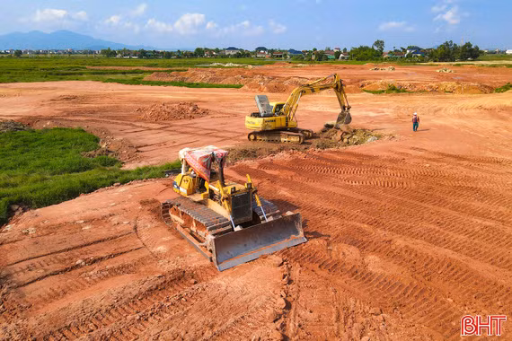 Công trường dự án VSIP Hà Tĩnh rộn vang tiếng máy