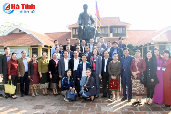 chu nhiem uy ban dan toc quoc hoi lao an tuong voi ntm kieu mau o ha tinh