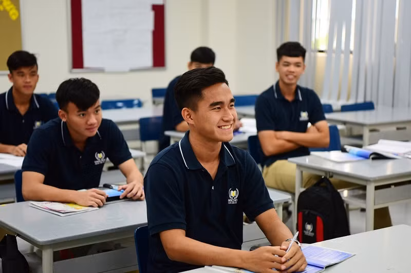 pvf cua ty phu pham nhat vuong tuyen tai nang bong da tre toan quoc