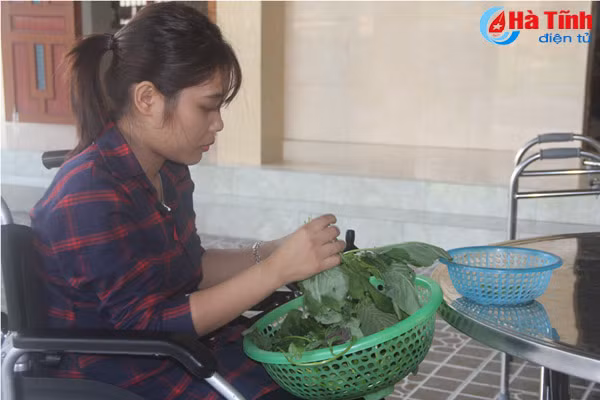 video ngay 8 3 dac biet cua co giao tuong lai bi cut hai chan