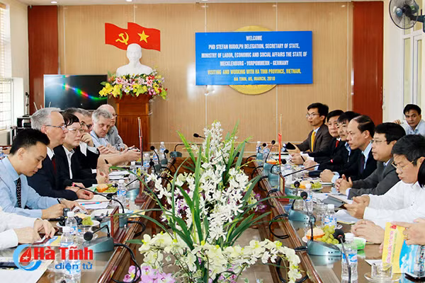 hop tac dao tao dua dieu duong cua ha tinh sang lam viec tai chlb duc