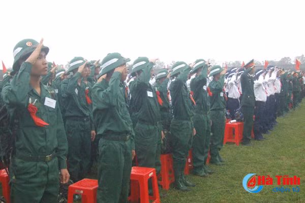 ha tinh tien 1 000 tan binh len duong lam nhiem vu