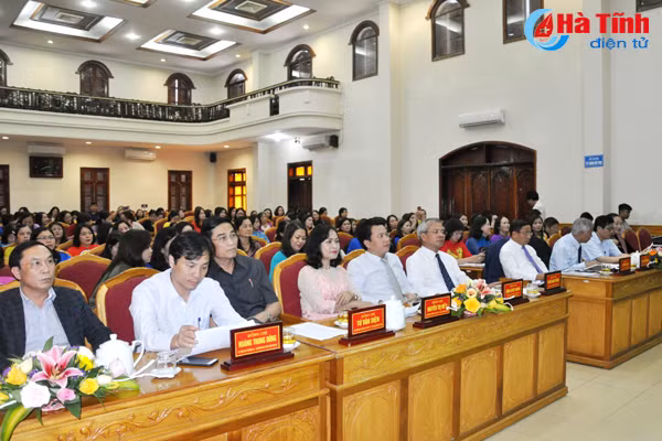 tao dieu kien tot nhat de phu nu cong hien cho xa hoi va giu lua trong moi gia dinh