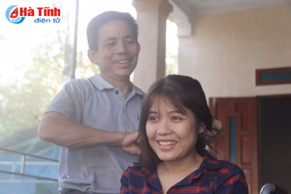 video ngay 8 3 dac biet cua co giao tuong lai bi cut hai chan