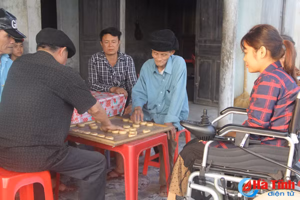 video ngay 8 3 dac biet cua co giao tuong lai bi cut hai chan