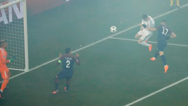 ronaldo toa sang dua real vao tu ket champions league