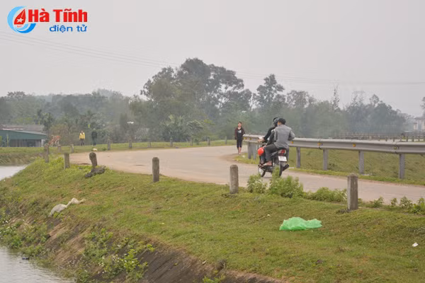 khuc cua tu than tren tuyen duong ung cuu ke go