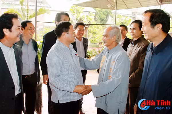 tao dau an tot dep ve ha tinh voi dai bieu trung uong dai su nuoc ngoai