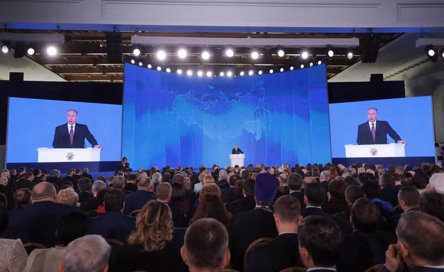 vu khi tai tranh cu cua tong thong putin truoc gio g