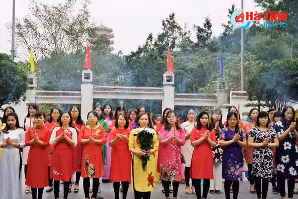 tham 10 doa hoa dong loc ngay quoc te phu nu
