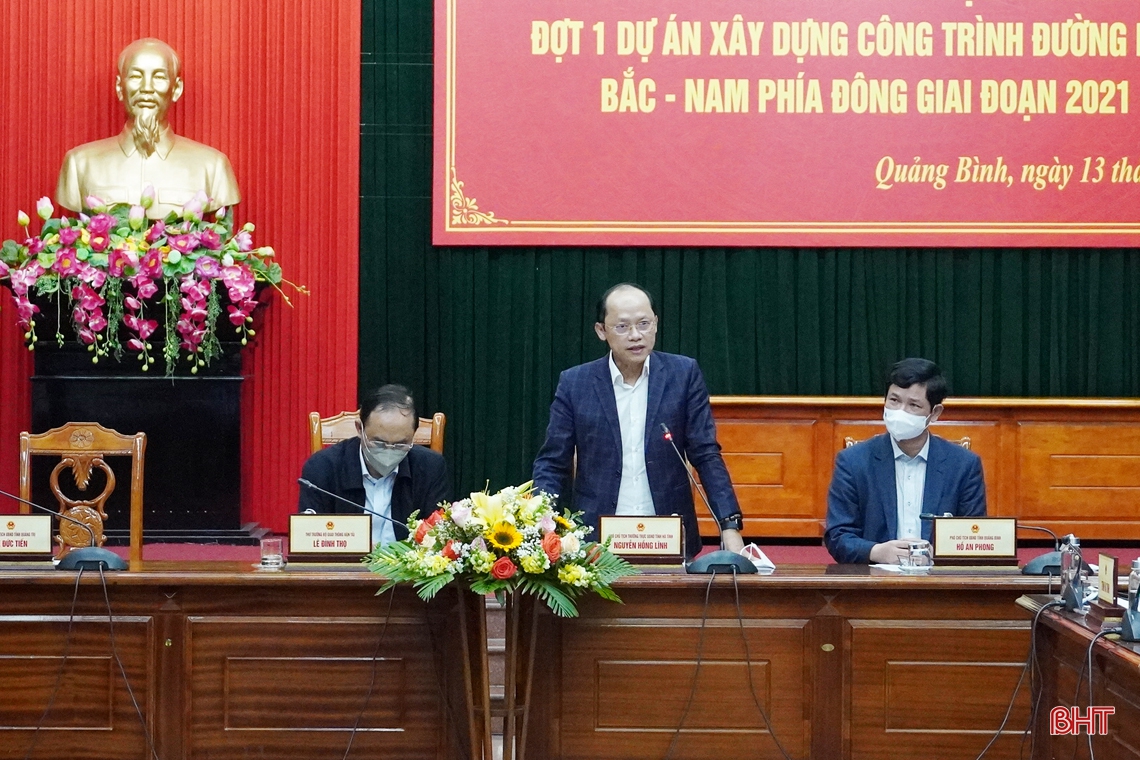 Bàn giao hồ sơ giải phóng mặt bằng đợt 1 dự án cao tốc Bắc Nam đoạn Hà Tĩnh - Quảng Trị