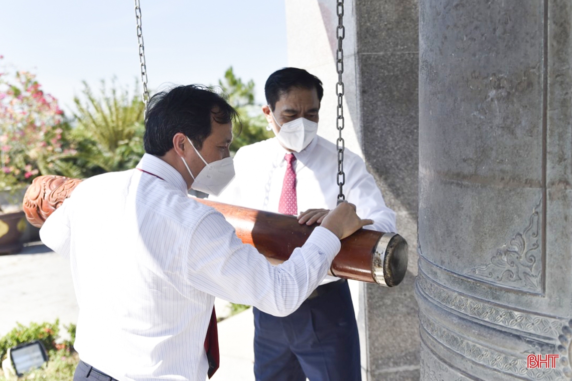Lãnh đạo tỉnh Hà Tĩnh tri ân các anh hùng, liệt sỹ tại nghĩa trang quốc gia Trường Sơn, Đường 9