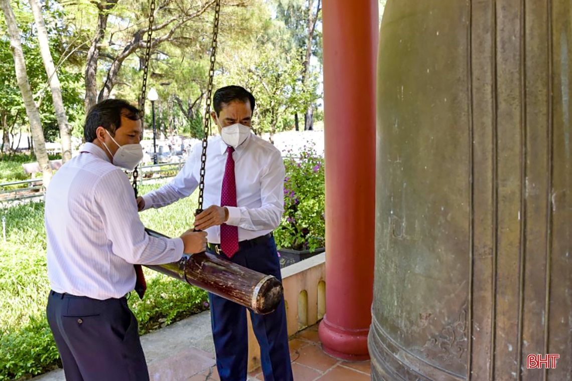 Lãnh đạo tỉnh Hà Tĩnh tri ân các anh hùng, liệt sỹ tại nghĩa trang quốc gia Trường Sơn, Đường 9