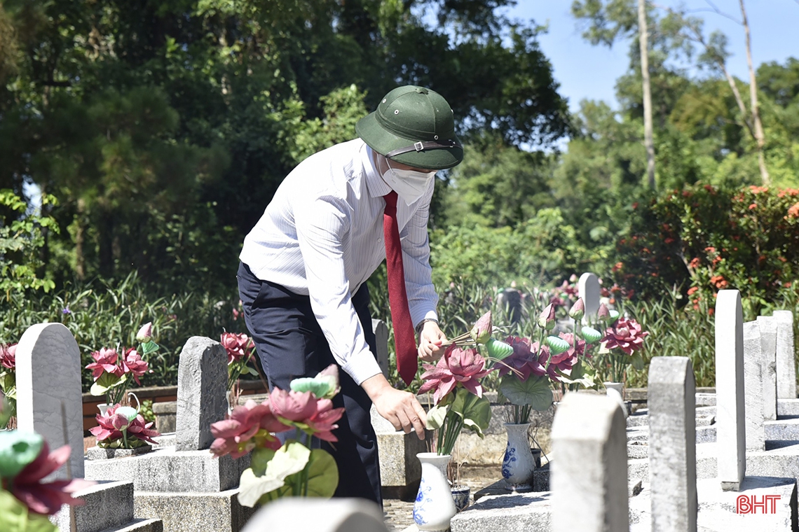 Lãnh đạo tỉnh Hà Tĩnh tri ân các anh hùng, liệt sỹ tại nghĩa trang quốc gia Trường Sơn, Đường 9