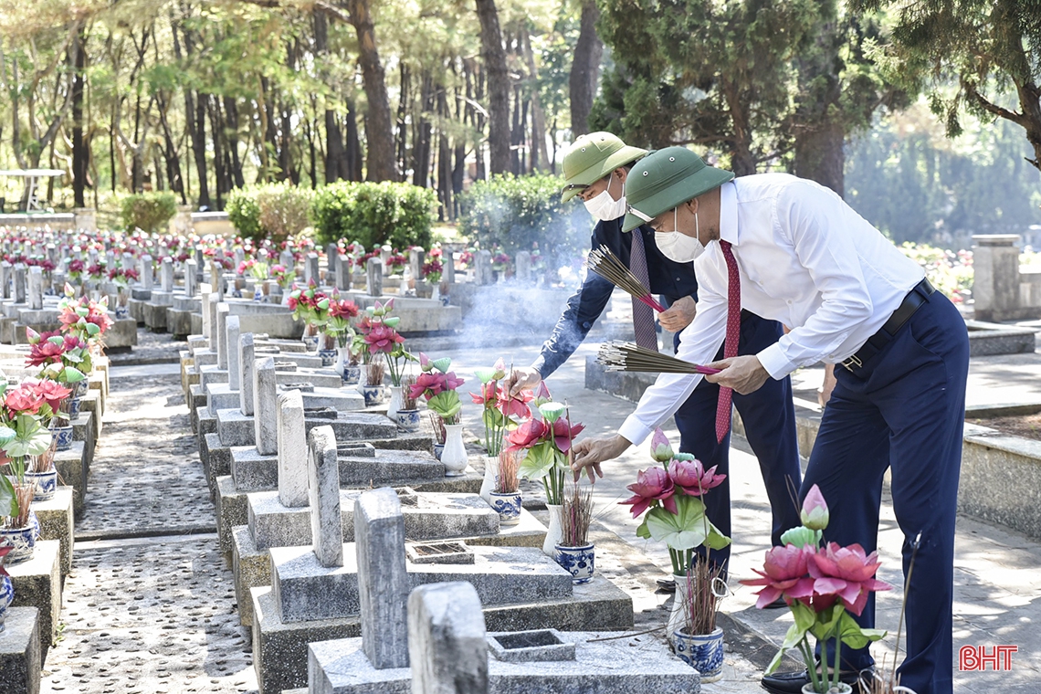 Lãnh đạo tỉnh Hà Tĩnh tri ân các anh hùng, liệt sỹ tại nghĩa trang quốc gia Trường Sơn, Đường 9