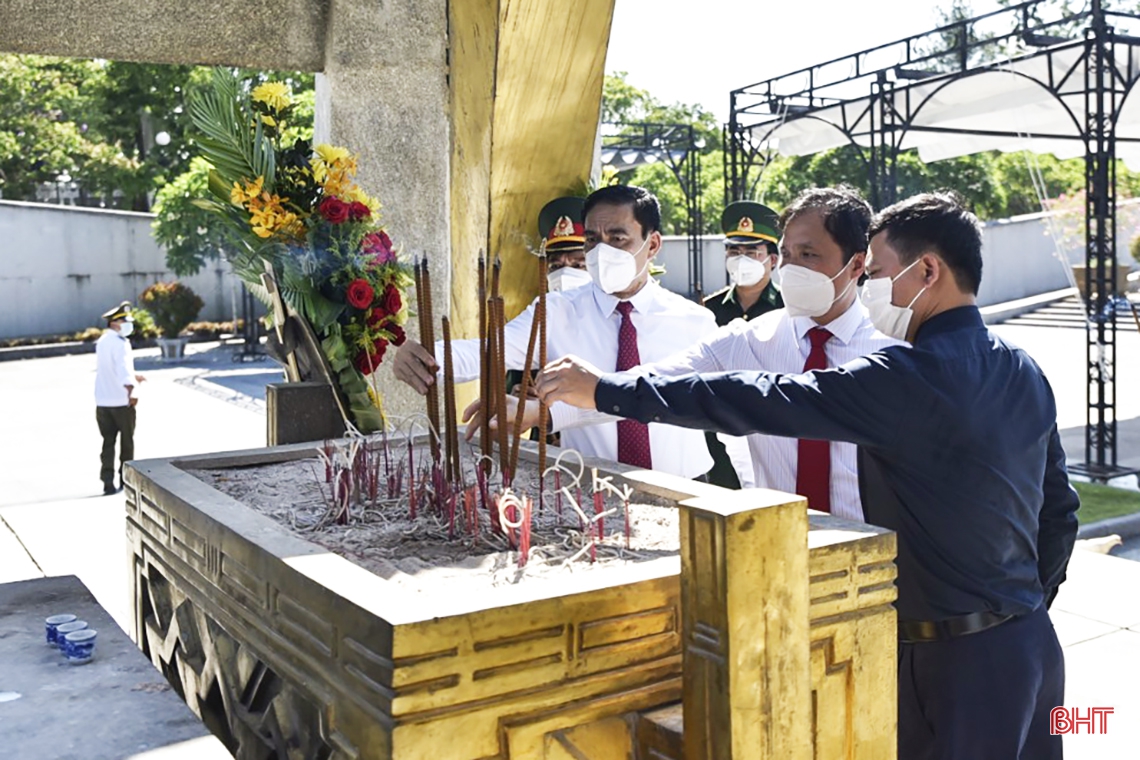 Lãnh đạo tỉnh Hà Tĩnh tri ân các anh hùng, liệt sỹ tại nghĩa trang quốc gia Trường Sơn, Đường 9