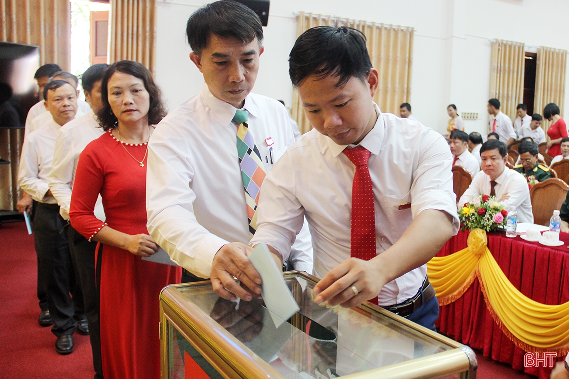 Đồng chí Trần Văn Kỳ tái cử Bí thư Huyện ủy Hương Sơn nhiệm kỳ 2020 - 2025