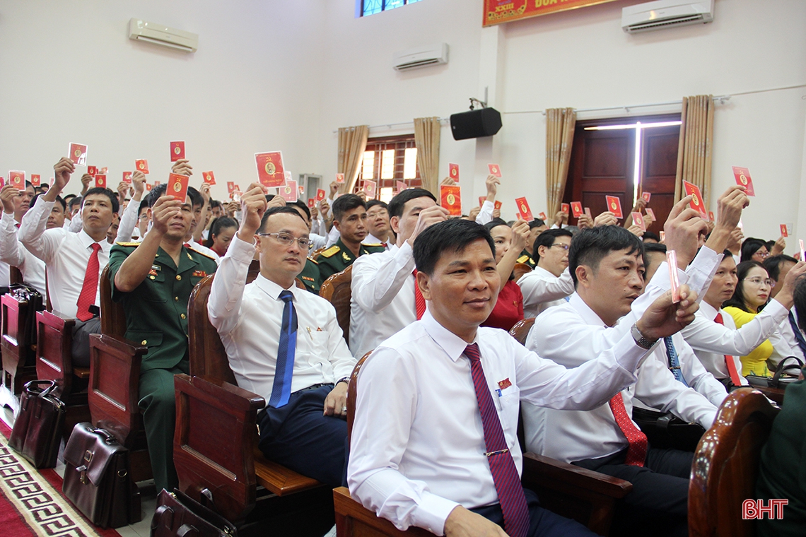 Bầu 39 đồng chí vào Ban chấp hành Đảng bộ huyện Hương Sơn nhiệm kỳ 2020 - 2025