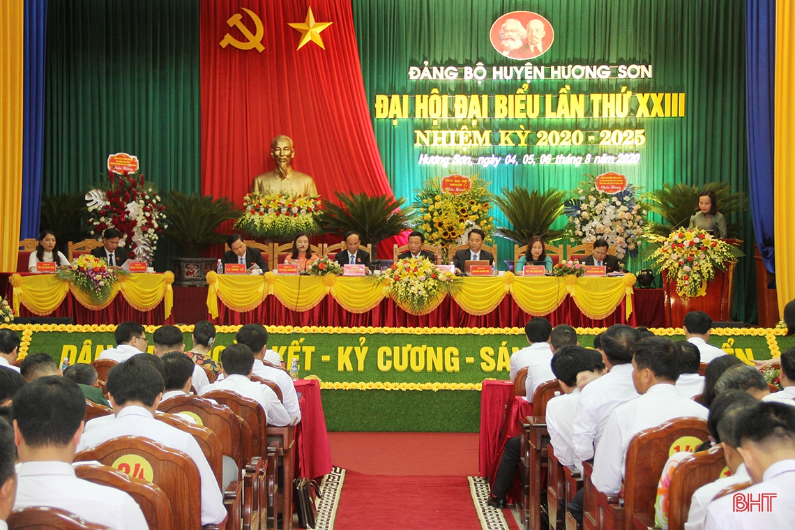Đồng chí Trần Văn Kỳ tái cử Bí thư Huyện ủy Hương Sơn nhiệm kỳ 2020 - 2025