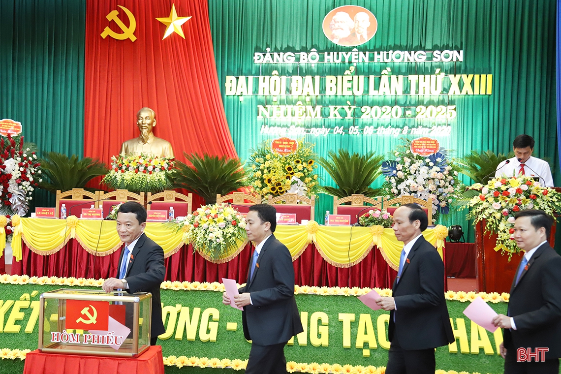 Bầu 39 đồng chí vào Ban chấp hành Đảng bộ huyện Hương Sơn nhiệm kỳ 2020 - 2025
