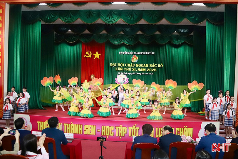 Các tiết mục văn nghệ chào mừng tại đại hội.