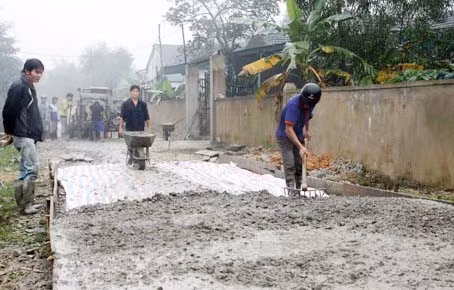 Ngay từ đầu năm, nhiều địa phương trong tỉnh đã ra quân làm GTNT và triển khai chương trình xây dựng NTM