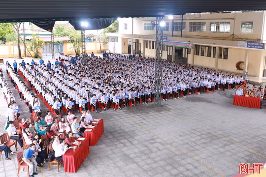 Đông đảo học sinh được trang bị kỹ năng phòng, chống tác hại của thuốc lá mới