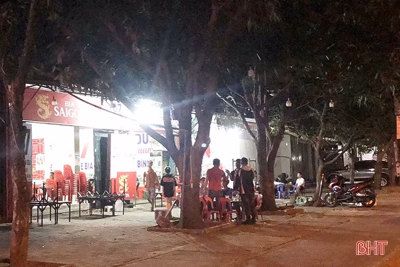 Nhiều quán hàng “quên” đóng cửa sau 21h đêm ở TP Hà Tĩnh