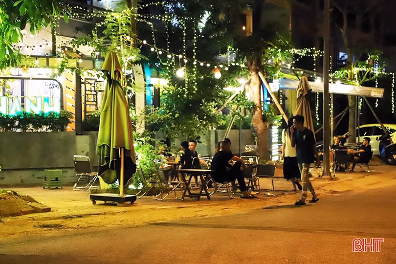 Nhiều quán hàng “quên” đóng cửa sau 21h đêm ở TP Hà Tĩnh