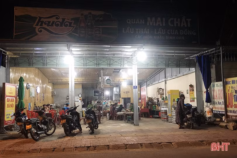Nhiều quán hàng “quên” đóng cửa sau 21h đêm ở TP Hà Tĩnh