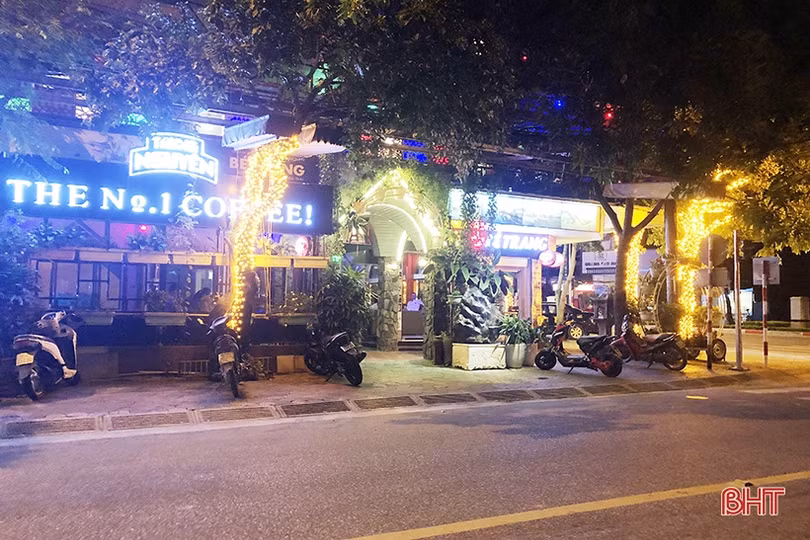 Nhiều quán hàng “quên” đóng cửa sau 21h đêm ở TP Hà Tĩnh