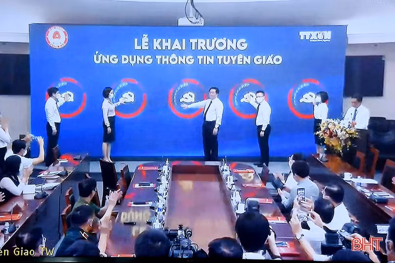 Khai trương ứng dụng “Thông tin tuyên giáo” trên điện thoại di động