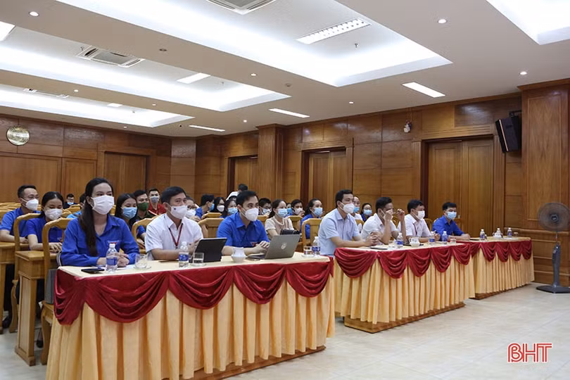 Trao giải cuộc thi ảnh “Khoảnh khắc đẹp mùa thi” Hà Tĩnh năm 2021
