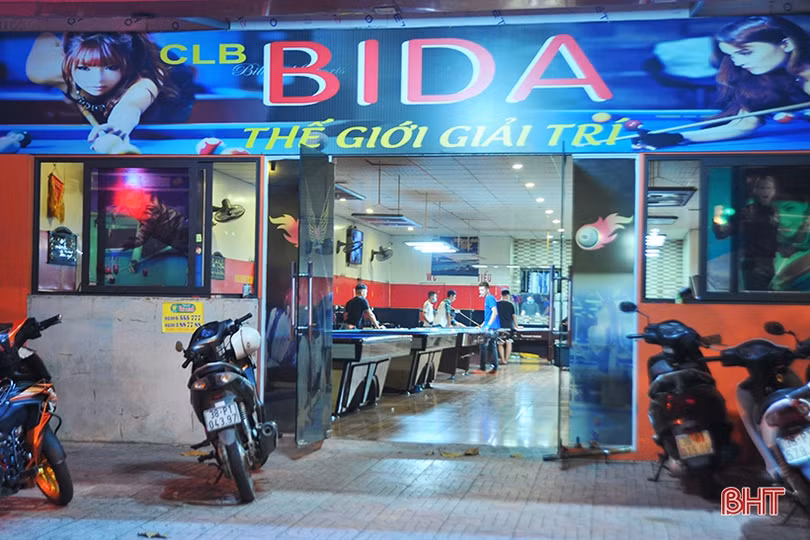 Nhiều quán hàng “quên” đóng cửa sau 21h đêm ở TP Hà Tĩnh