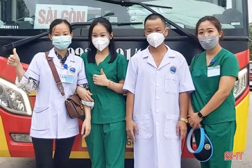 Những nữ “chiến sĩ” áo trắng quê Hà Tĩnh bền bỉ góp sức chống dịch tại Bình Dương