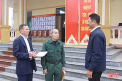 Những người đóng góp thầm lặng cho công tác bầu cử