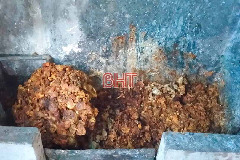 Hà Tĩnh: Phát hiện 2 vụ tập kết mỡ bẩn