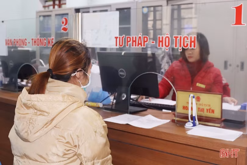 Người dân Hà Tĩnh thuận tiện trong giải quyết thủ tục hành chính từ những ngày đầu bỏ sổ hộ khẩu giấy