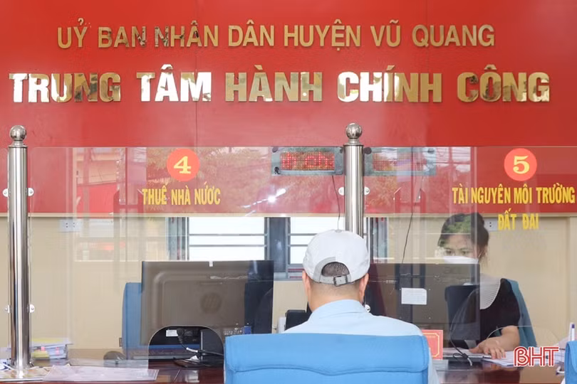 Người dân Hà Tĩnh thuận tiện trong giải quyết thủ tục hành chính từ những ngày đầu bỏ sổ hộ khẩu giấy