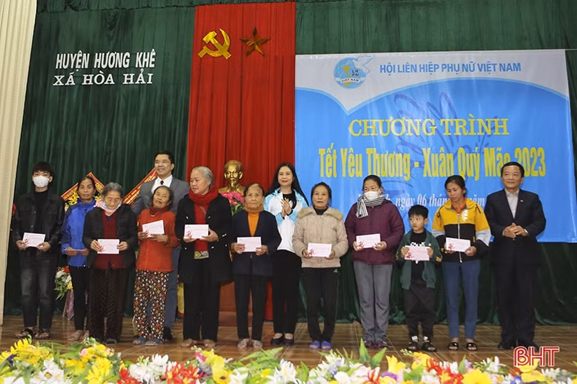 Mang Tết yêu thương” đến người dân và chiến sỹ biên phòng Hà Tĩnh