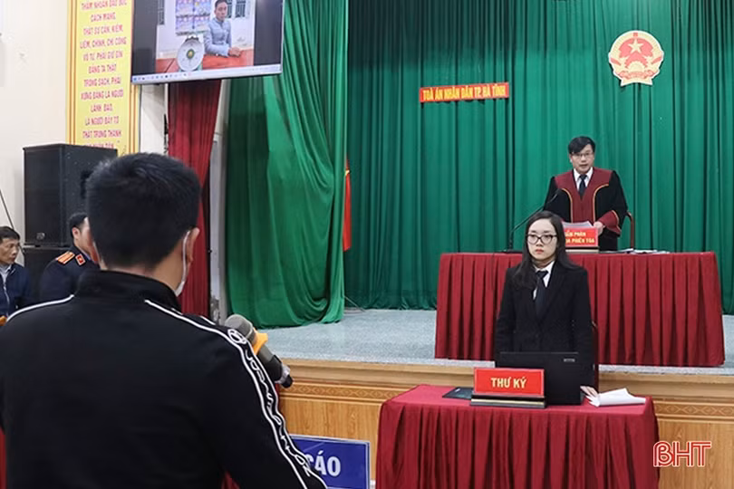 TAND thành phố Hà Tĩnh xét xử vụ án điểm về tàng trữ pháo nổ