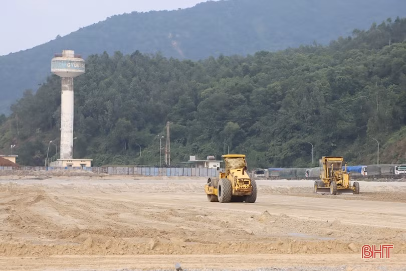 Phấn đấu giữa năm 2023 đưa Cảng tổng hợp quốc tế Hoành Sơn vào hoạt động