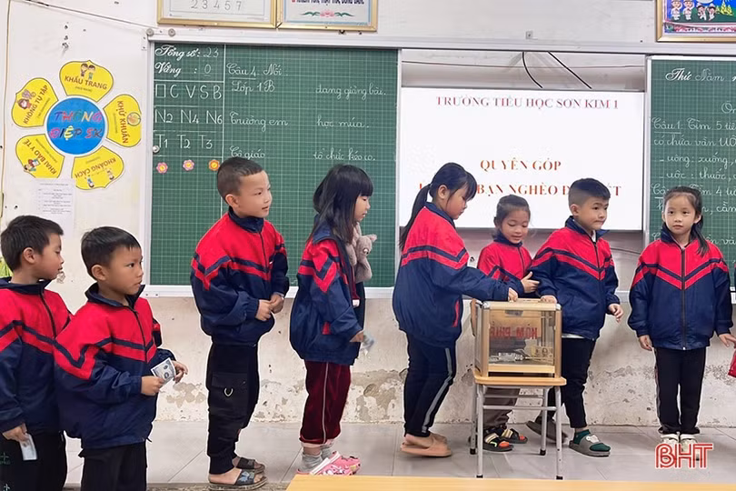 Các trường học ở Hà Tĩnh chăm lo tết cho học sinh nghèo