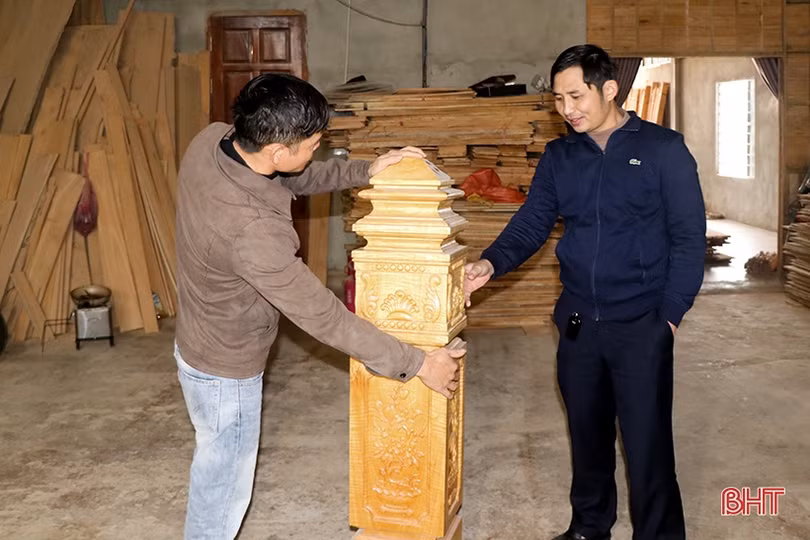 Đơn hàng tăng cao, cơ sở làm mộc ở Can Lộc sôi động dịp cuối năm