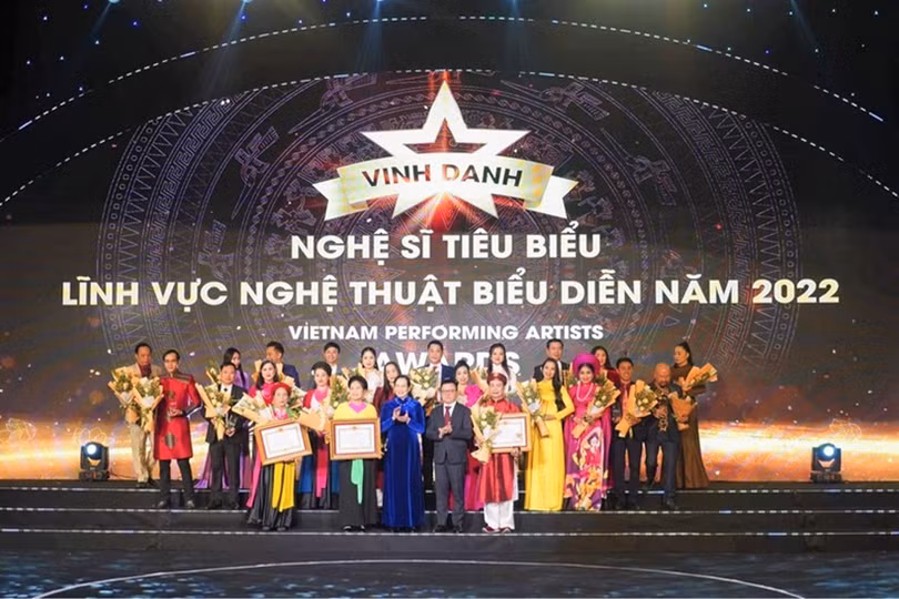 2 diễn viên Hà Tĩnh được vinh danh nghệ sỹ tiêu biểu toàn quốc