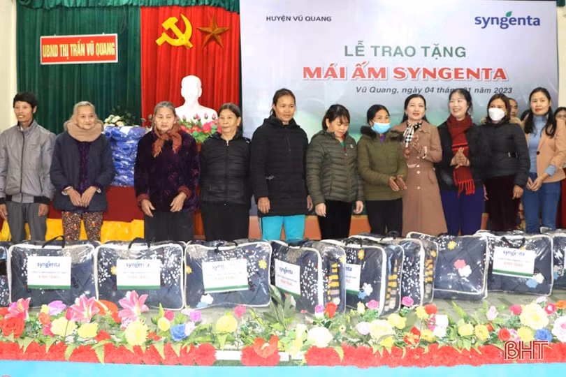 Nhiều phần quà ý nghĩa đến với hoàn cảnh khó khăn ở Vũ Quang
