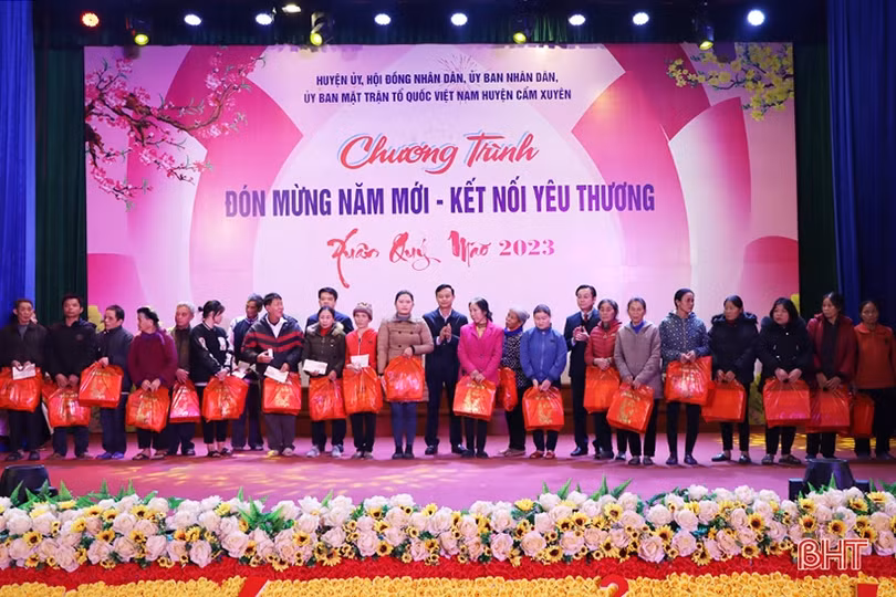 Cẩm Xuyên vận động gần 2,2 tỷ đồng quà tết vì người nghèo dịp xuân Quý Mão