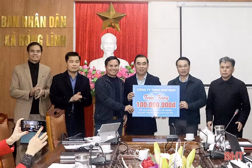 Doanh nghiệp Như Nam hỗ trợ 100 triệu đồng tặng quà tết cho người nghèo TX Hồng Lĩnh